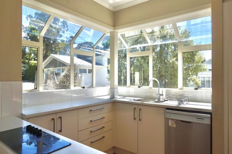 Photo of property in 46 Botany Road, Botany Downs, Auckland, 2010