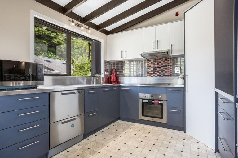 Photo of property in 2 Mizzen Place, Whitby, Porirua, 5024