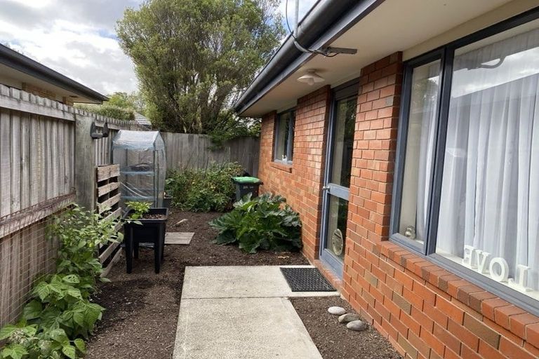 Photo of property in 6 Magnolia Lane, St Albans, Christchurch, 8052