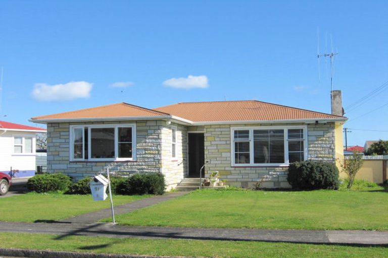 Photo of property in 11 Freyberg Street, Levin, 5510