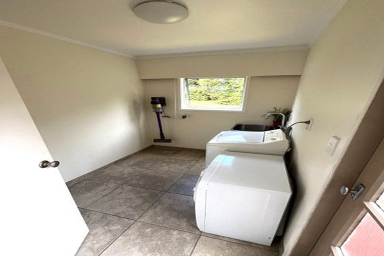 Photo of property in 6 Nea Place, Hillcrest, Auckland, 0627