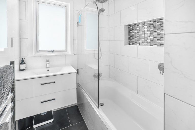 Photo of property in 49 Cecil Street, St Andrews, Hamilton, 3200