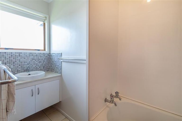 Photo of property in 58 Strid Road, Te Atatu South, Auckland, 0610