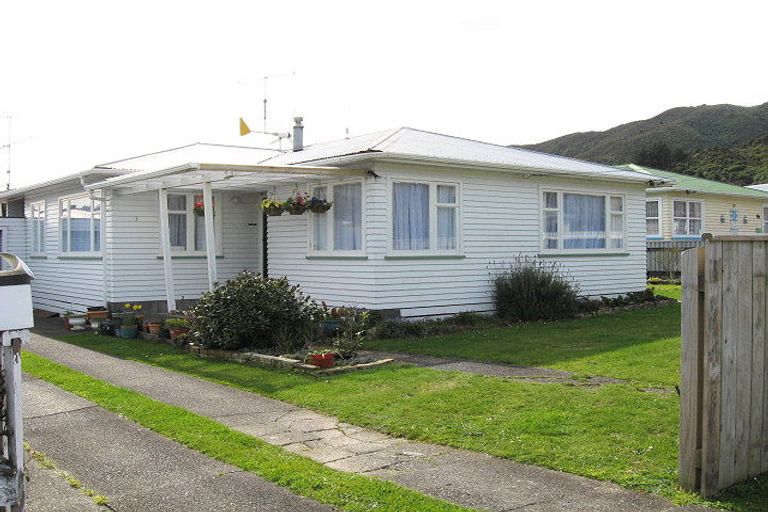 Photo of property in 3 Kim Street, Wainuiomata, Lower Hutt, 5014