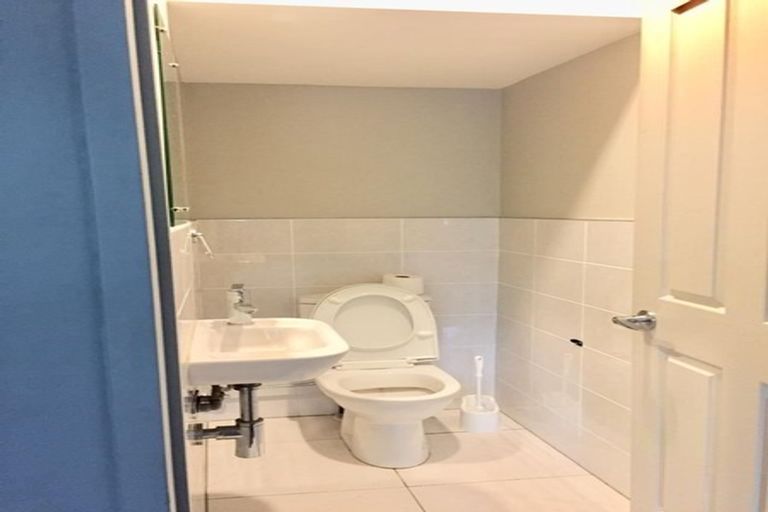 Photo of property in 18 Stottholm Road, Titirangi, Auckland, 0604