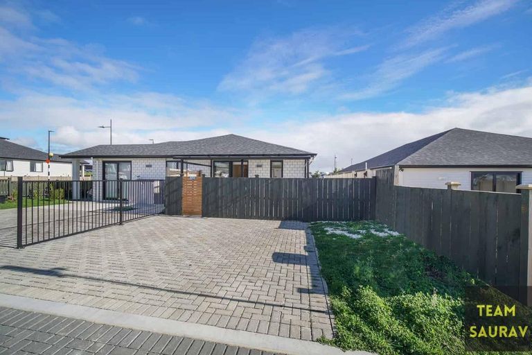 Photo of property in 8 Rorotu Avenue, Karaka, Papakura, 2113