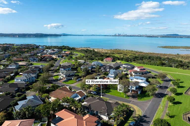 Photo of property in 43 Riverstone Road, Te Atatu Peninsula, Auckland, 0610