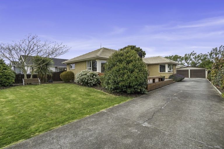 Photo of property in 82 Farquhars Road, Redwood, Christchurch, 8051
