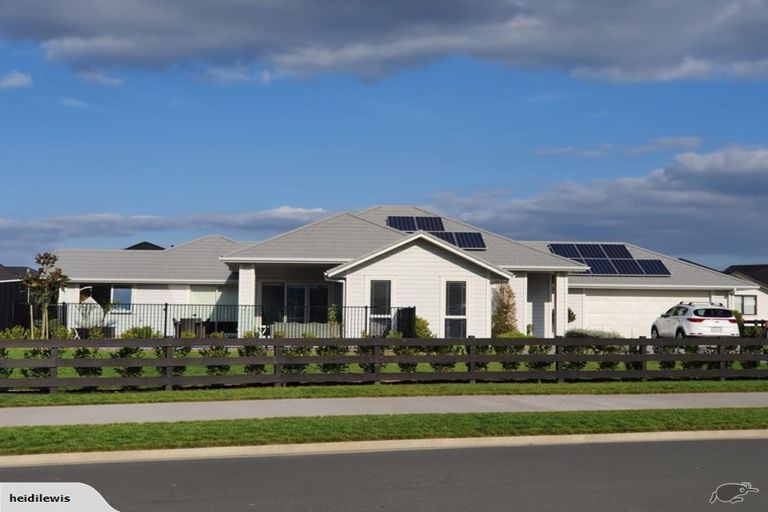 Photo of property in 32 Mike Smith Drive, Cambridge, 3434