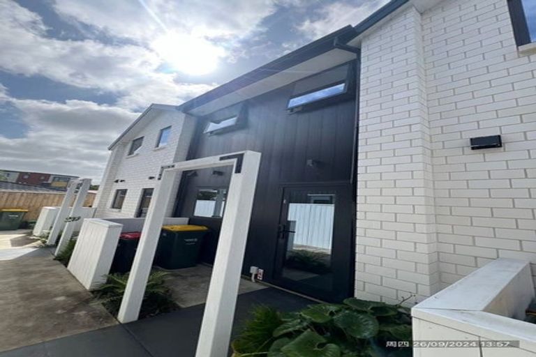 Photo of property in 8/87 Taikata Road, Te Atatu Peninsula, Auckland, 0610