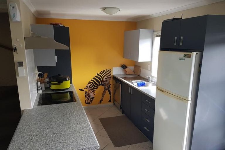 Photo of property in 36 Verdale Circle, Glen Eden, Auckland, 0602