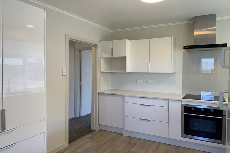 Photo of property in 90 Matipo Road, Te Atatu Peninsula, Auckland, 0610