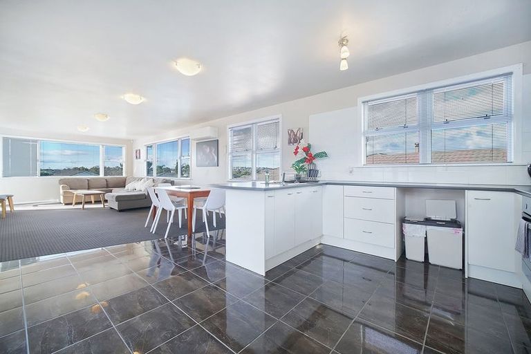 Photo of property in 15 Larne Avenue, Pakuranga Heights, Auckland, 2010