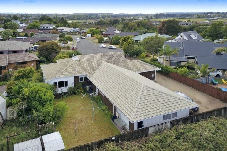 Photo of property in 16 Randell Place, Te Puke, 3119