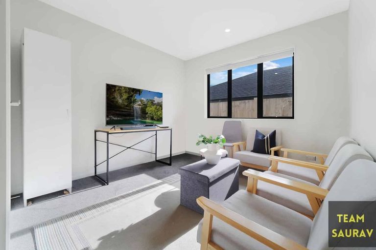 Photo of property in 8 Rorotu Avenue, Karaka, Papakura, 2113