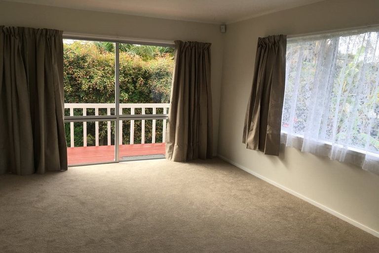 Photo of property in 2/13 Dolbear Street, Titirangi, Auckland, 0604
