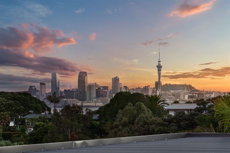 Photo of property in 66 Mcbreen Avenue, Northcote, Auckland, 0627