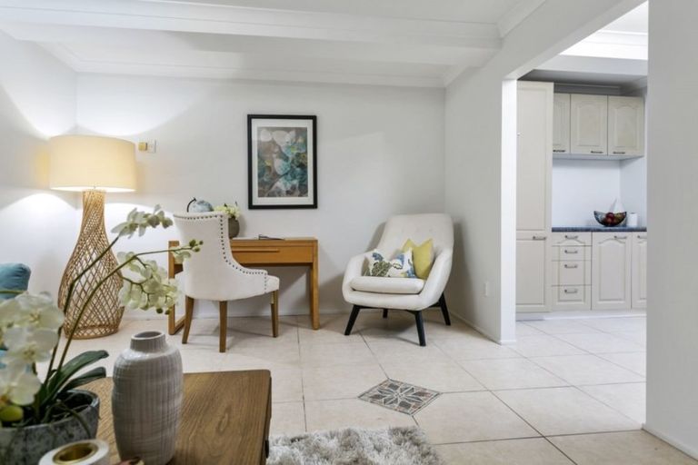 Photo of property in 20 Finn Place, Totara Vale, Auckland, 0629