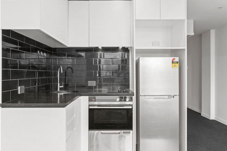 Photo of property in Alpha Apartments, 202/4 Elizabeth Street, Mount Victoria, Wellington, 6011