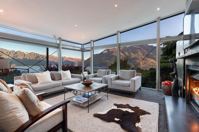 Photo of property in 6 Whitbourn Place, Fernhill, Queenstown, 9300