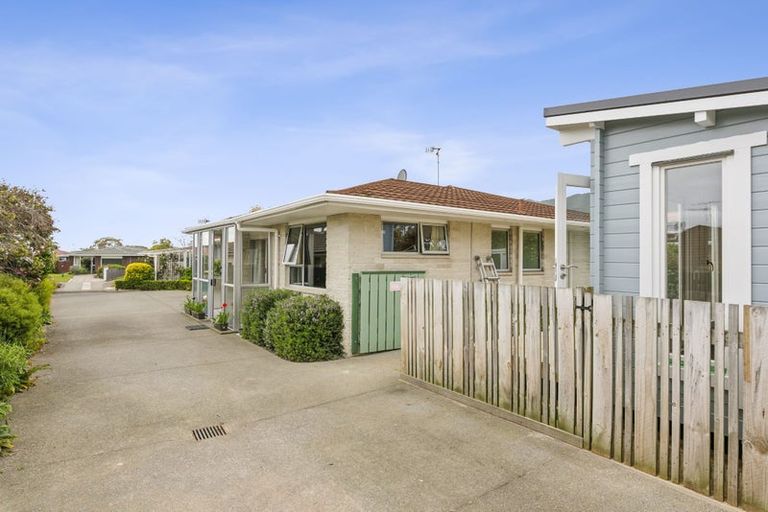 Photo of property in 18a Rewarewa Crescent, Waikanae, 5036