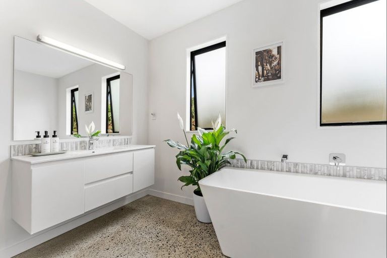 Photo of property in 7 Tamahunga Drive, Matakana, Warkworth, 0985