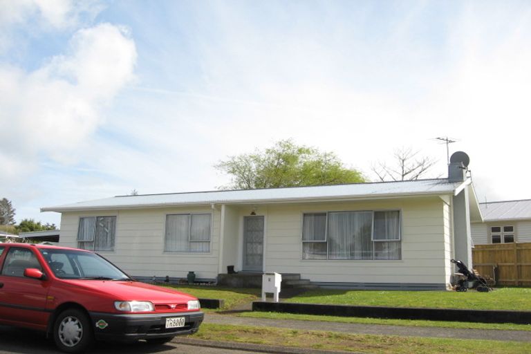 Photo of property in 2 Tainui Terrace, Inglewood, 4330
