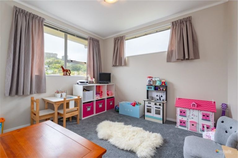 Photo of property in 37 Woolwich Close, Whitby, Porirua, 5024