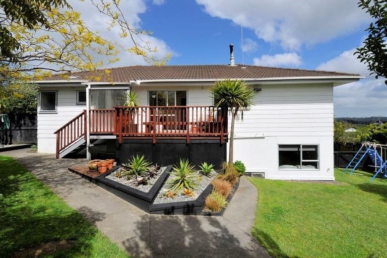 Photo of property in 20 Santiago Crescent, Unsworth Heights, Auckland, 0632