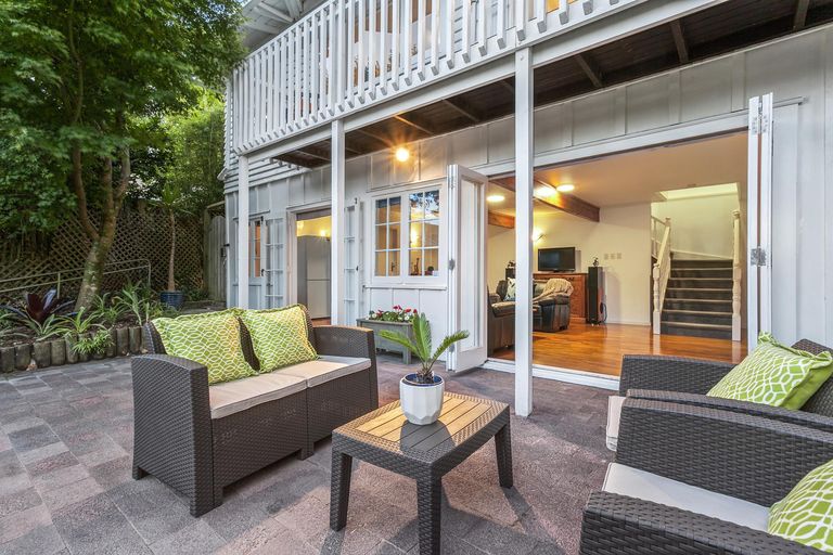 Photo of property in 221 Godley Road, Titirangi, Auckland, 0604