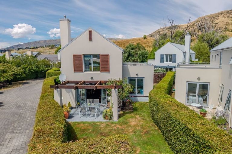 Photo of property in 9 Meadowbrook Place, Wanaka, 9305