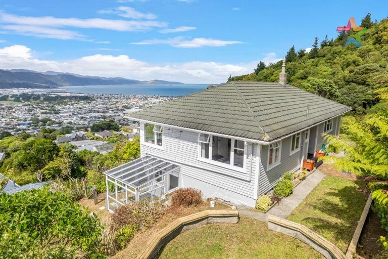 Photo of property in 79 Miromiro Road, Normandale, Lower Hutt, 5010