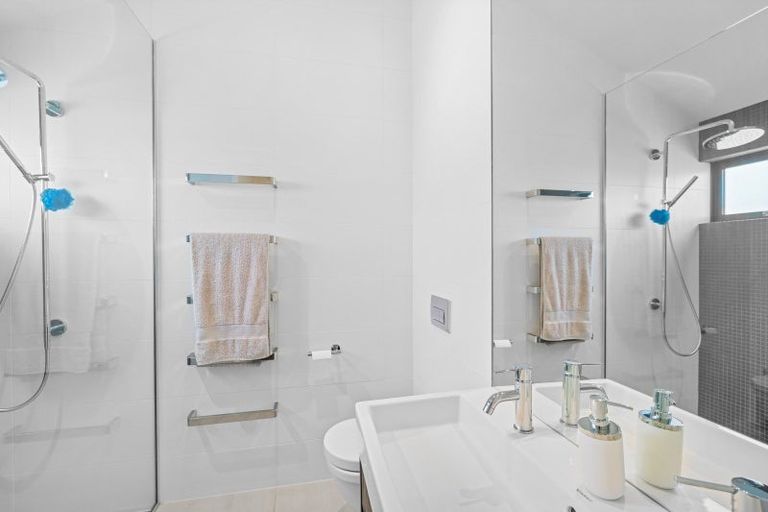 Photo of property in 3 Kuaka Grove, One Tree Point, 0118