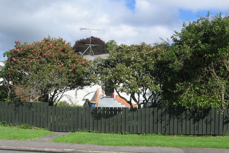 Photo of property in 46 Rua Road, Glen Eden, Auckland, 0602