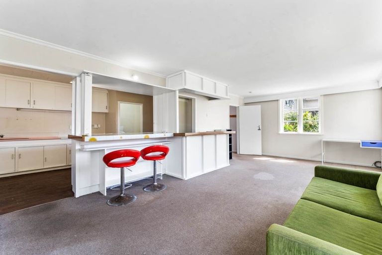 Photo of property in 37 Queen Mary Avenue, New Lynn, Auckland, 0600