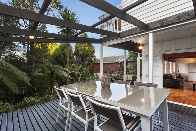 Photo of property in 221 Godley Road, Titirangi, Auckland, 0604