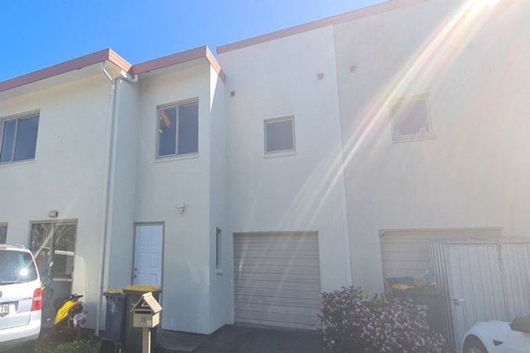 Photo of property in 19 Lockington Avenue, Henderson, Auckland, 0612
