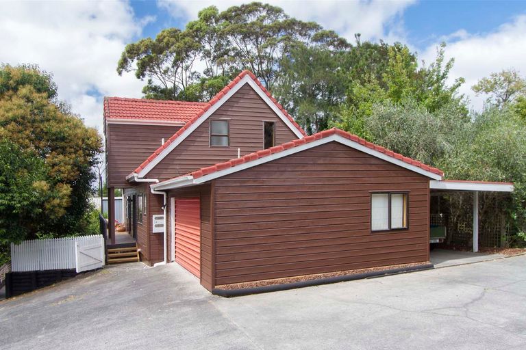 Photo of property in 3/427 Don Buck Road, Massey, Auckland, 0614