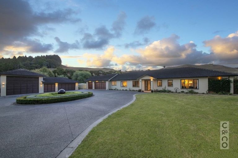 Photo of property in 1030 Peak Road, Helensville, 0875