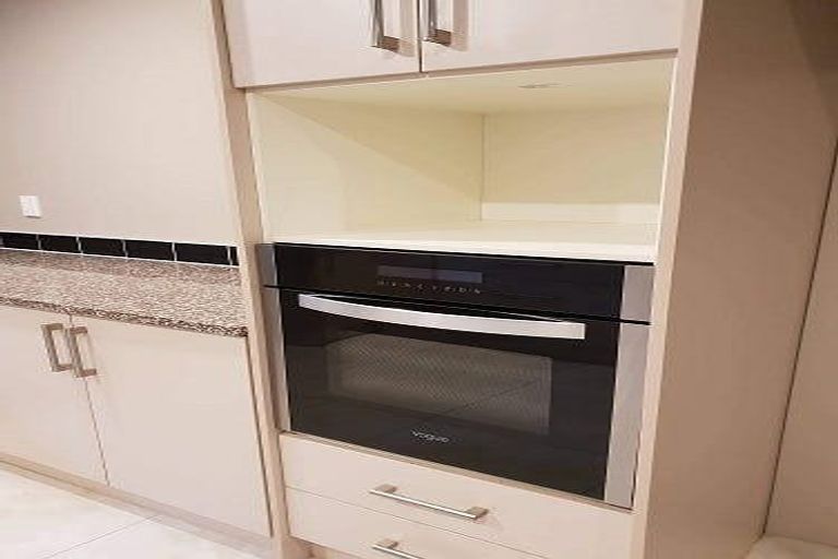 Photo of property in 20a Malmo Place, Massey, Auckland, 0614