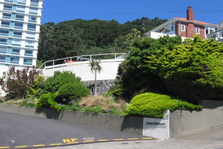 Photo of property in Jerningham Apartments, 20 Oriental Terrace, Oriental Bay, Wellington, 6011