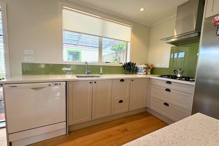 Photo of property in 185 Waimumu Road, Massey, Auckland, 0614