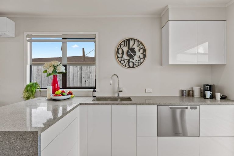 Photo of property in 9 Grainger Road, Te Atatu South, Auckland, 0610