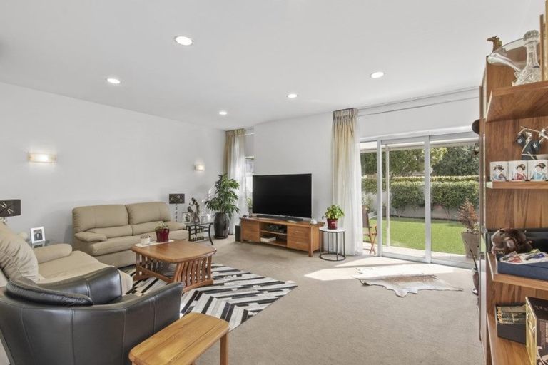 Photo of property in 8a Sylvan Park Avenue, Milford, Auckland, 0620