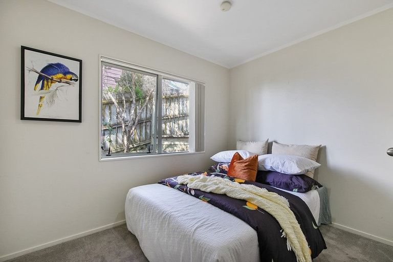 Photo of property in 23 Tyrico Close, Unsworth Heights, Auckland, 0632