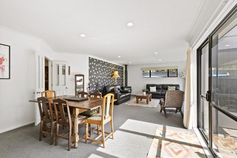 Photo of property in 104 Westchester Drive, Churton Park, Wellington, 6037