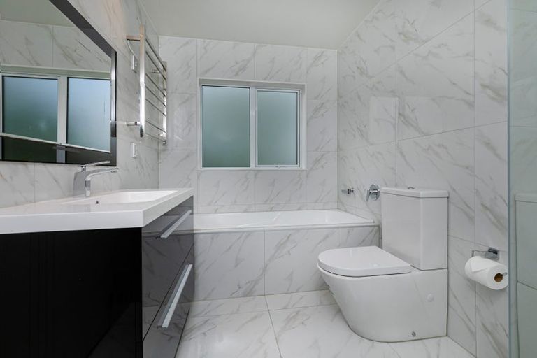 Photo of property in 30 Shah Place, Glen Eden, Auckland, 0602