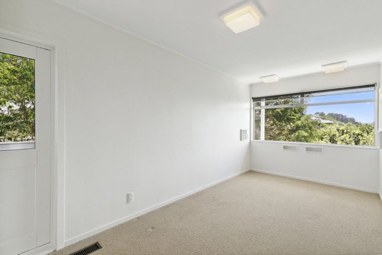 Photo of property in 4 Tai Paku Paku Road, Karaka Bays, Wellington, 6022