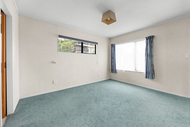 Photo of property in 18 Van Dyke Place, West Harbour, Auckland, 0618