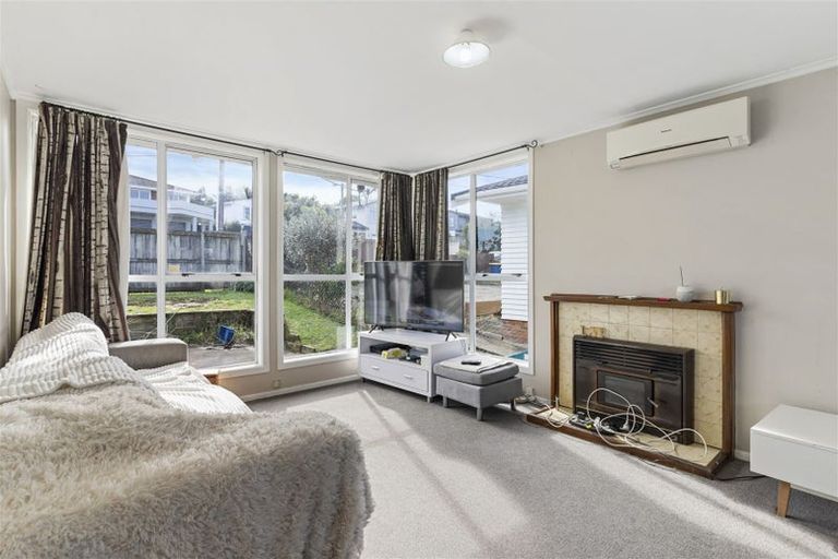 Photo of property in 22 Edgeworth Road, Glenfield, Auckland, 0629